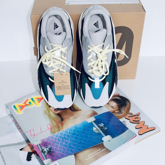 YEEZY 700 Wave Runner - Picture 2 of 5